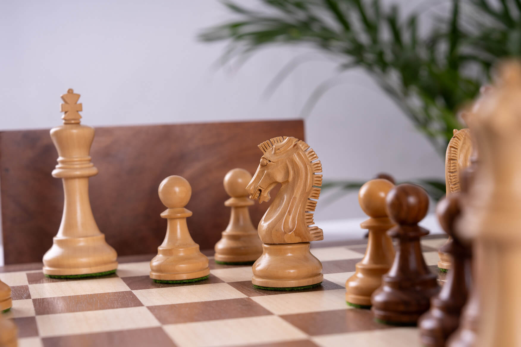 'Dynastie' Chess Pieces <br>Crafted in Acacia and Boxwood