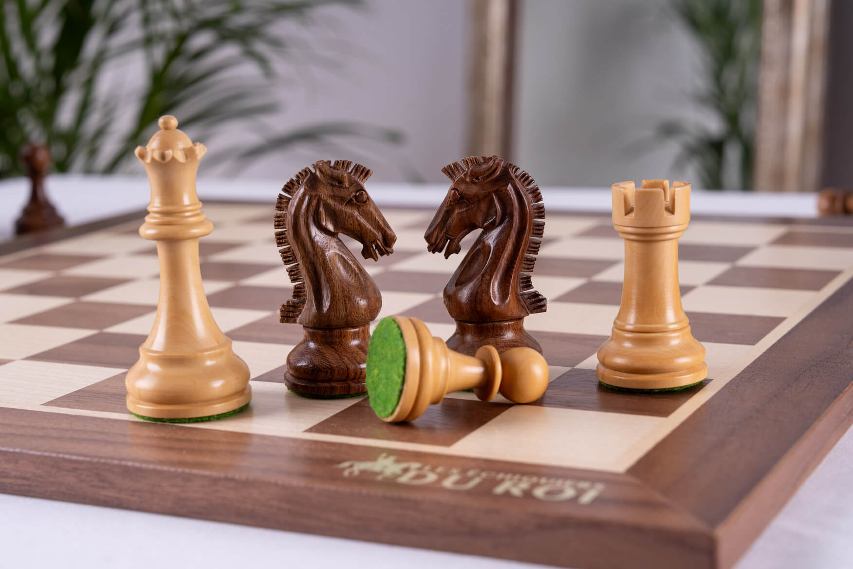 'Dynastie' Chess Pieces <br>Crafted in Acacia and Boxwood