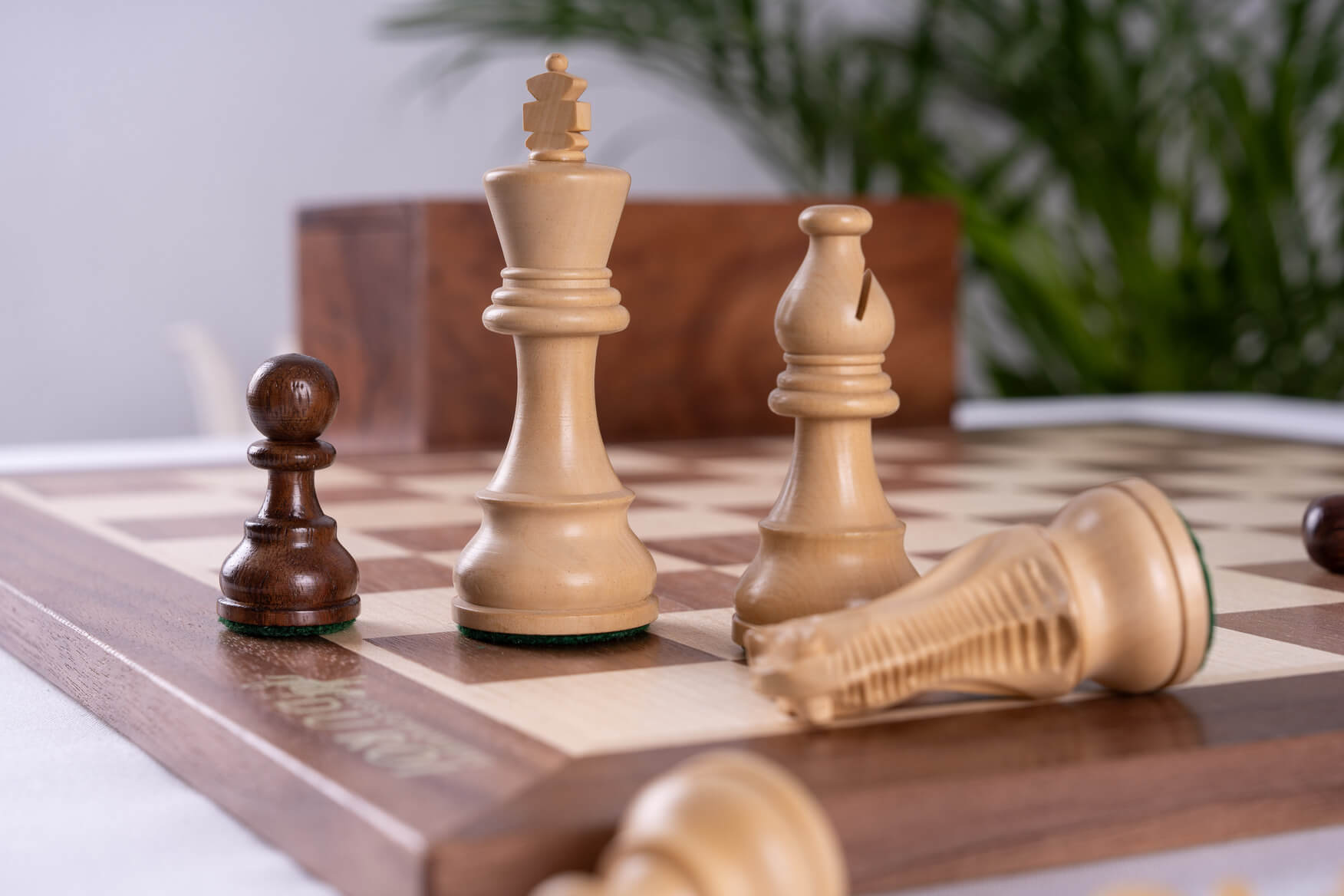 'Elite' Chess Set <br>Crafted in Walnut and Maple