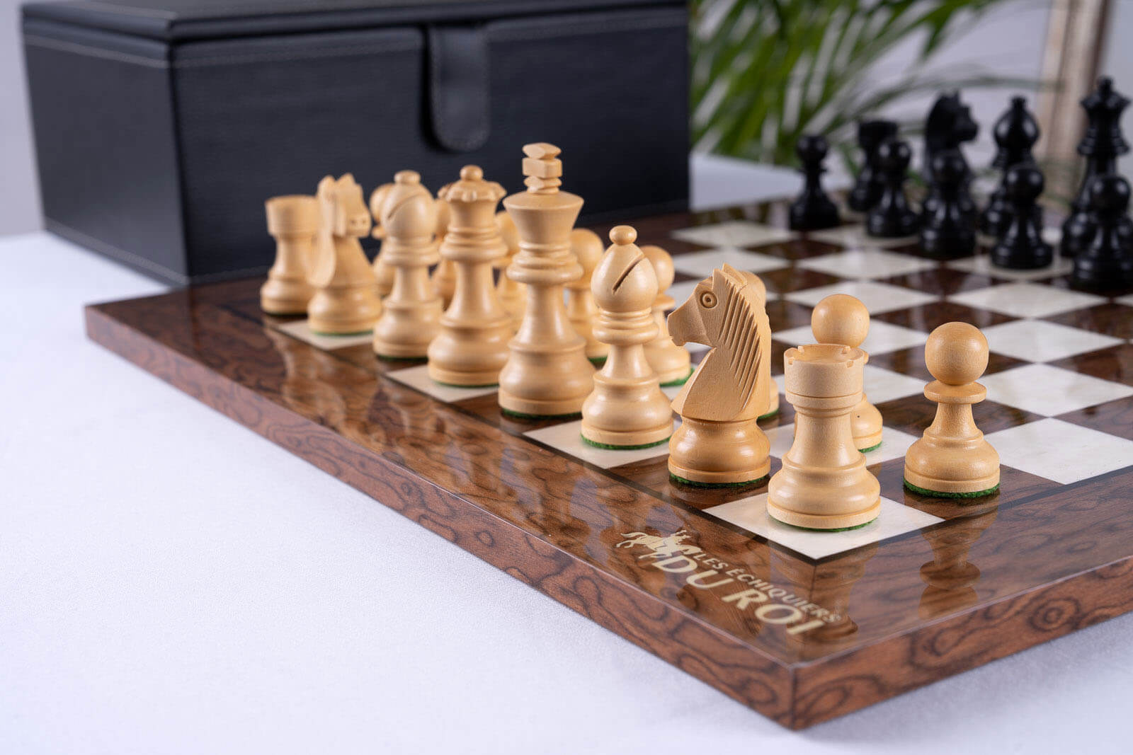 Reflective Chess Set <br>in Ash and Boxwood