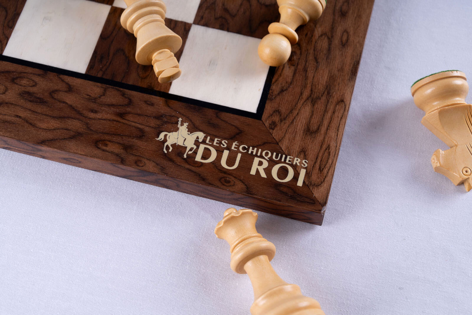 Reflective Chess Set <br>in Ash and Boxwood