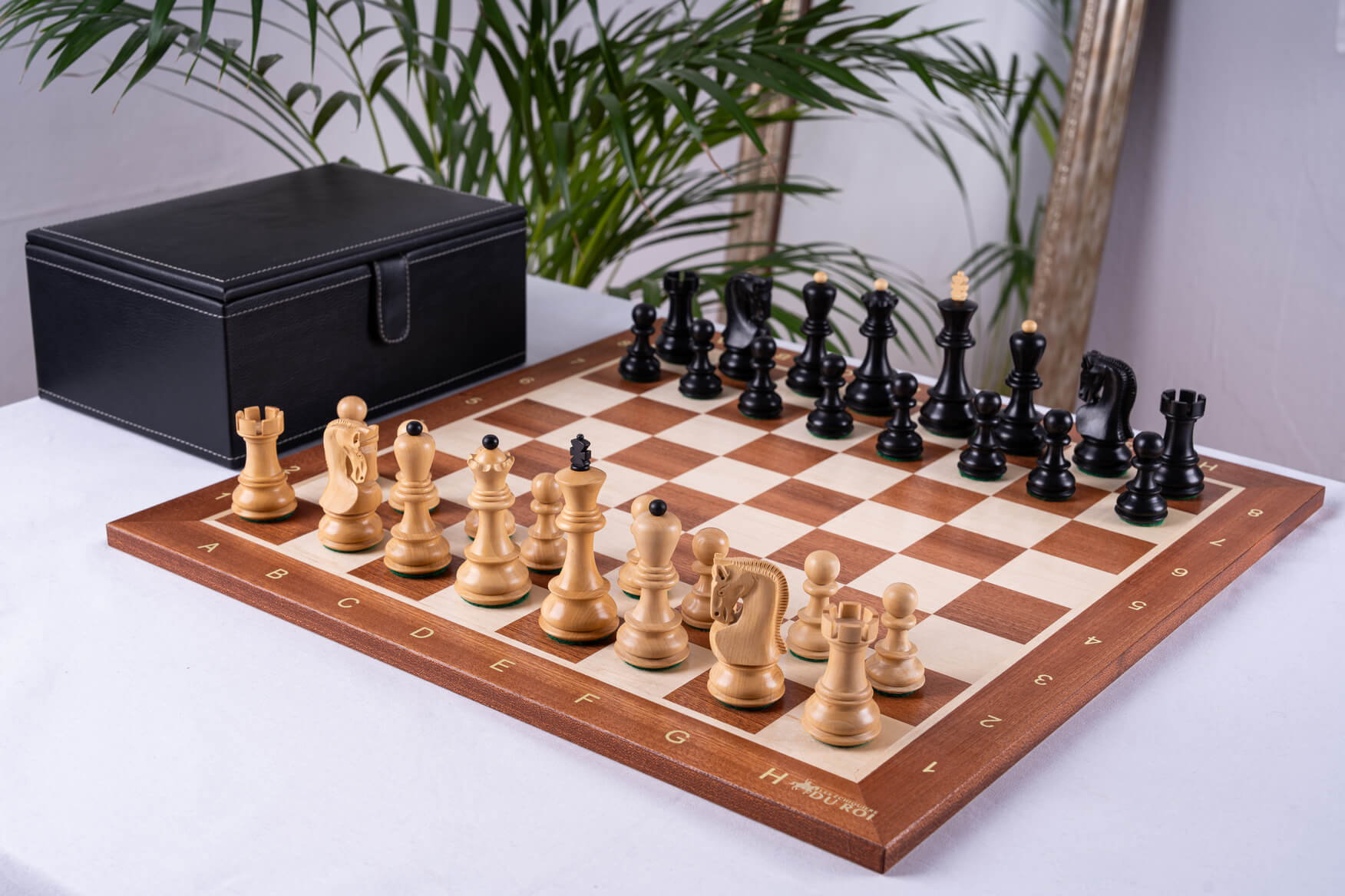 Banner Chess Set <br>in Mahogany and Boxwood