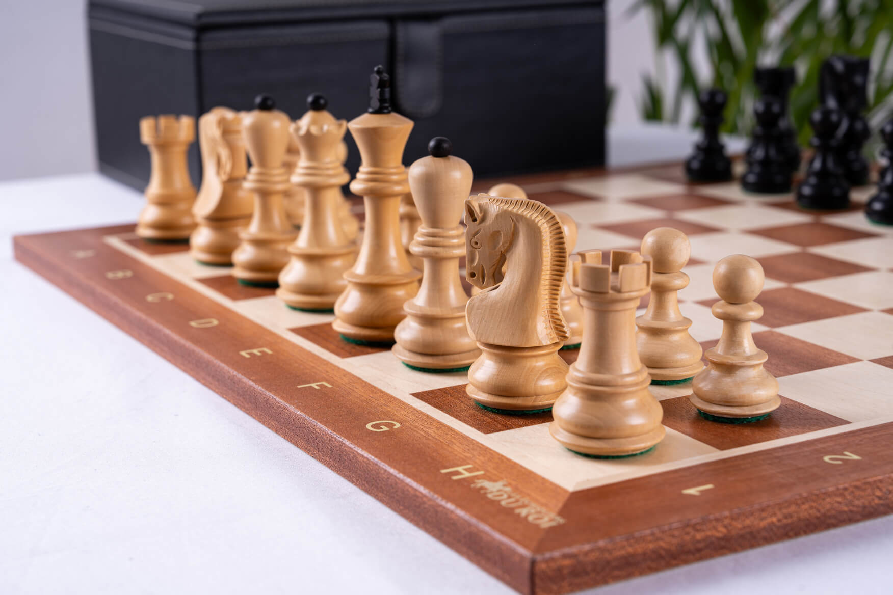 Banner Chess Set <br>in Mahogany and Boxwood