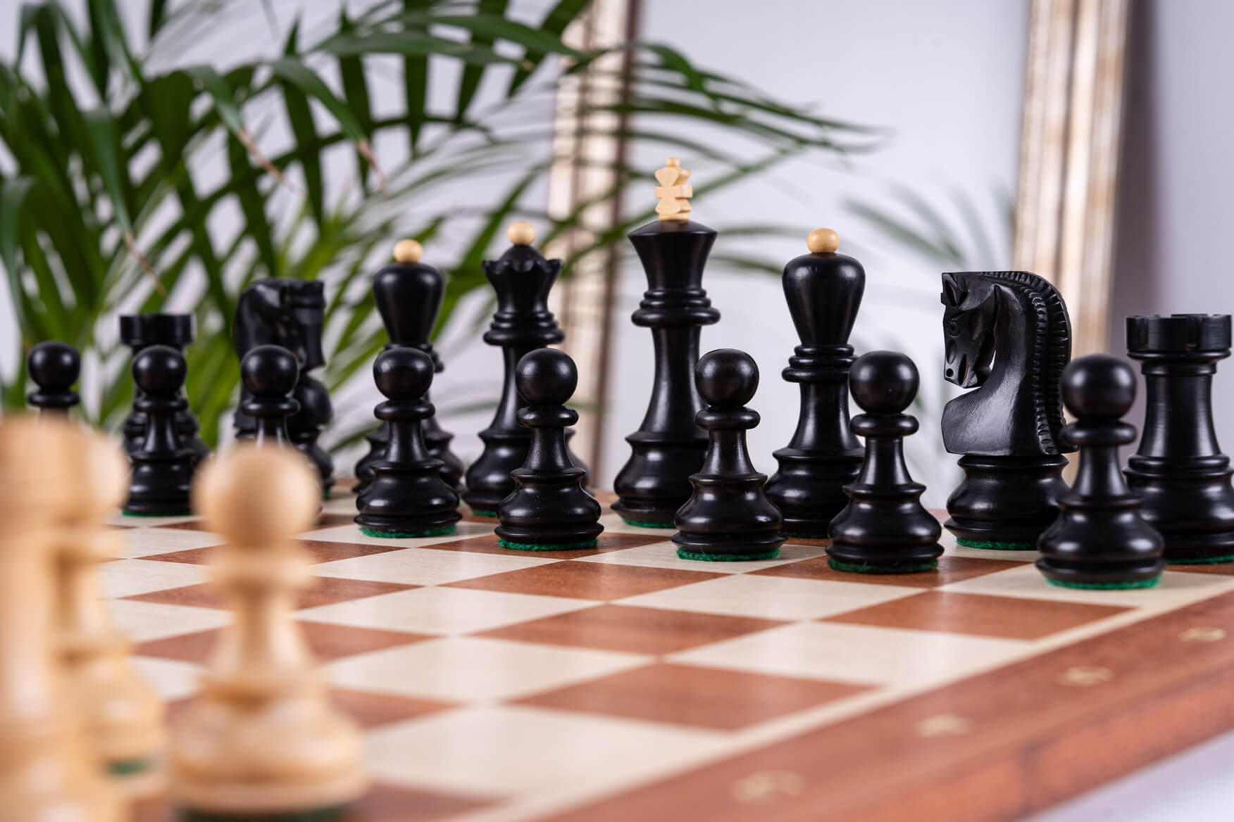 Banner Chess Set <br>in Mahogany and Boxwood