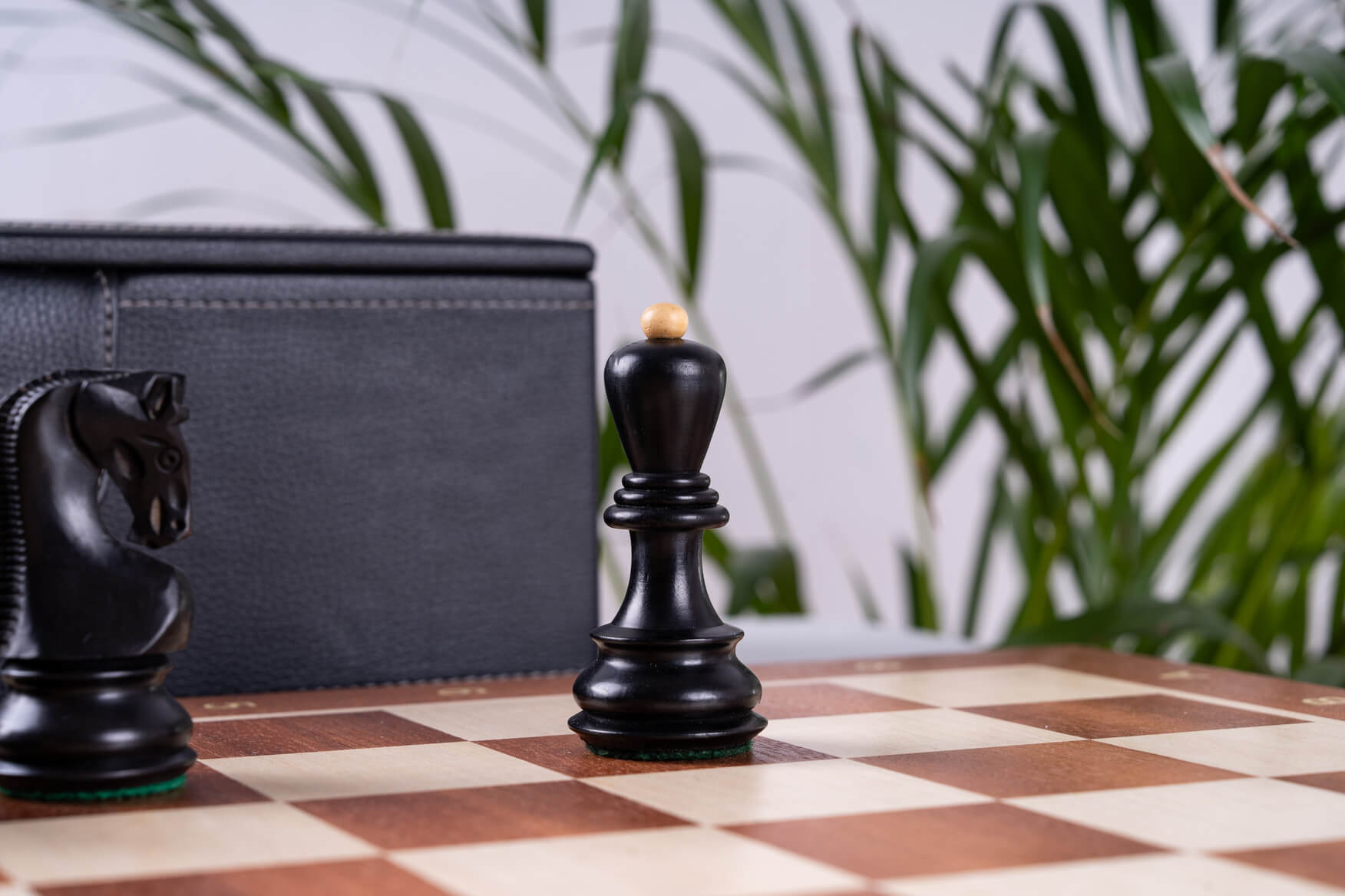 Banner Chess Set <br>in Mahogany and Boxwood