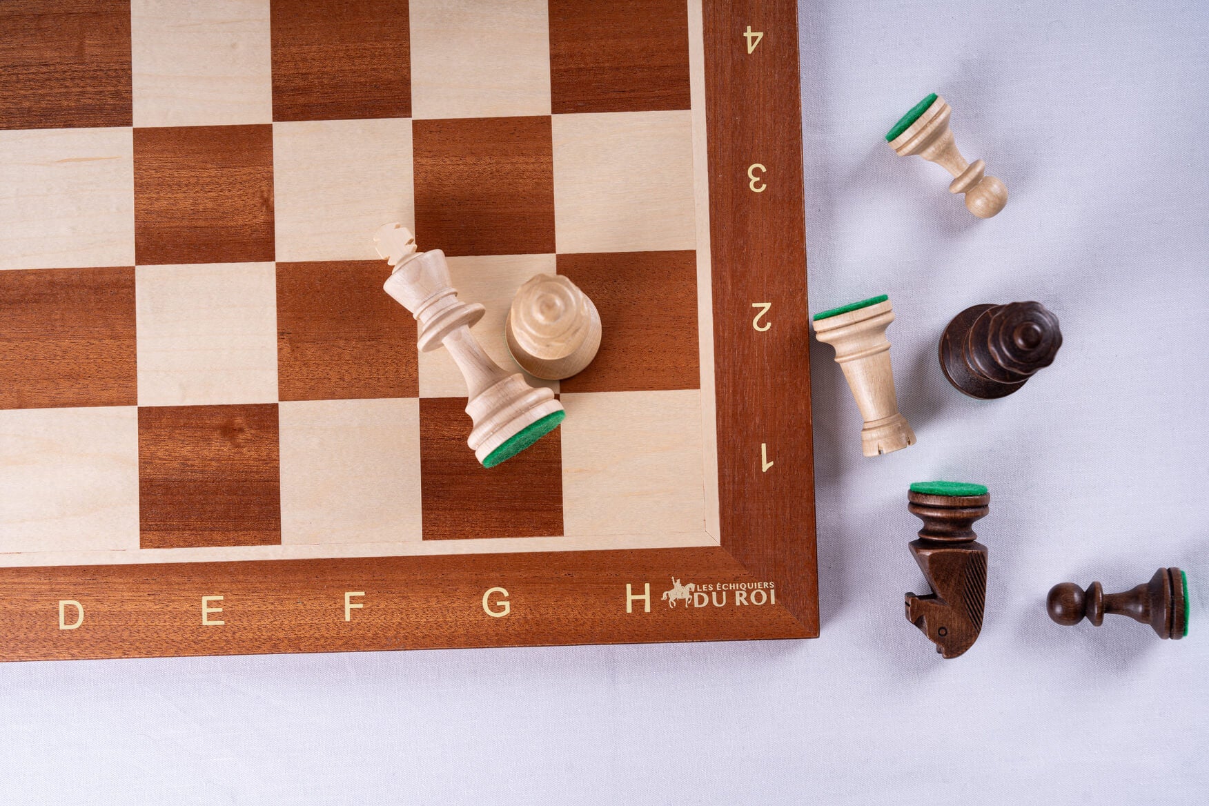 'Victory' Chess Set <br>in Mahogany Wood