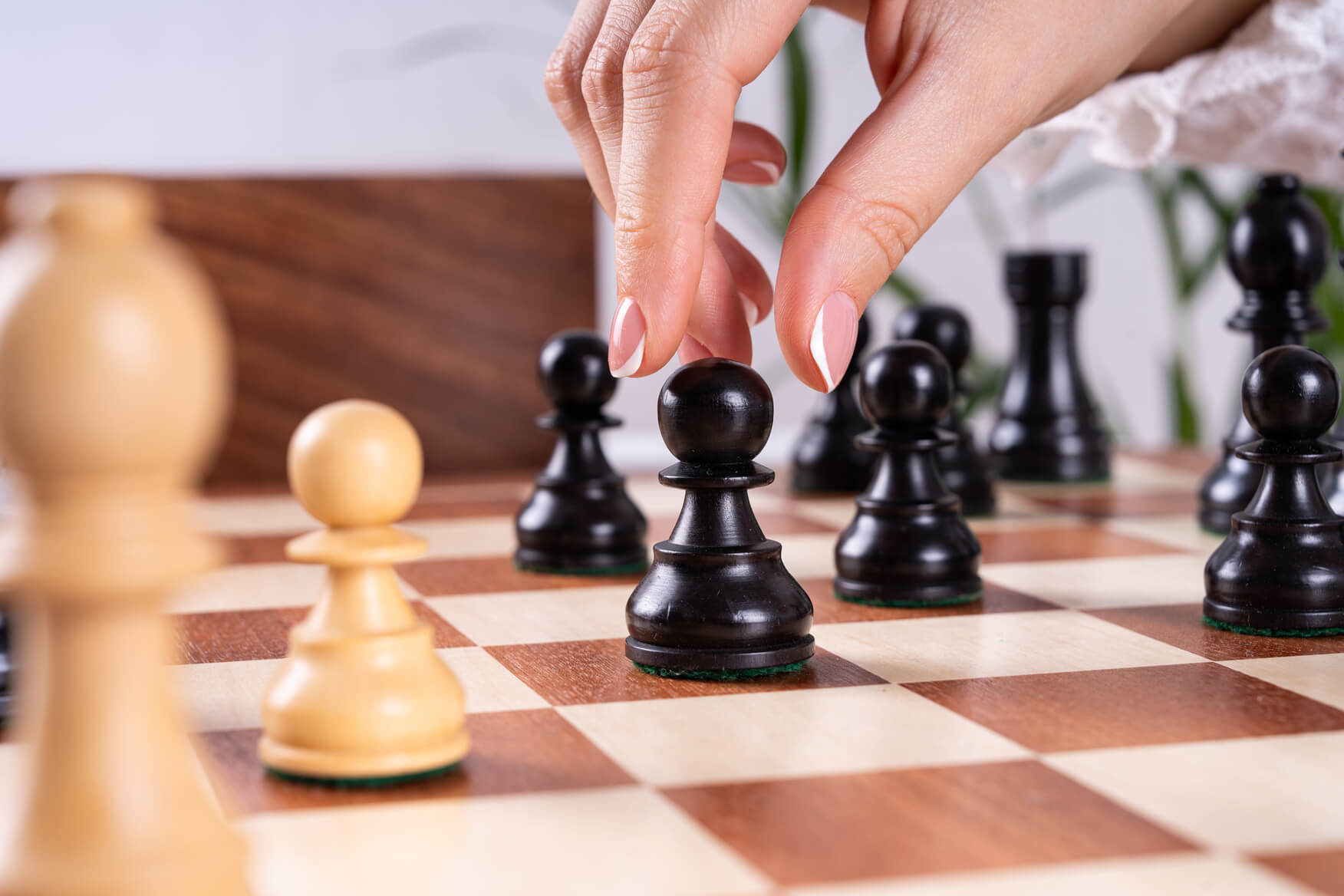 Perseverance Chess Set <br>in Mahogany and Boxwood