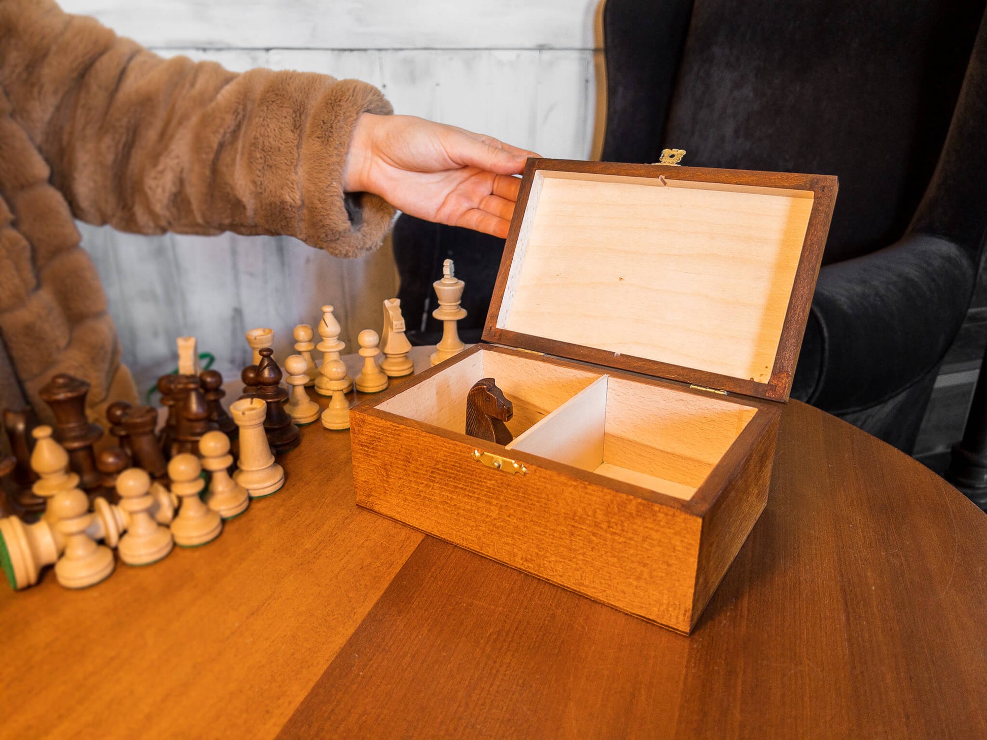 'Victory' Chess Set <br>in Mahogany Wood