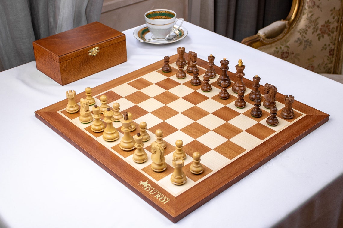 'Splendid' Chess Set <br>in Mahogany Wood