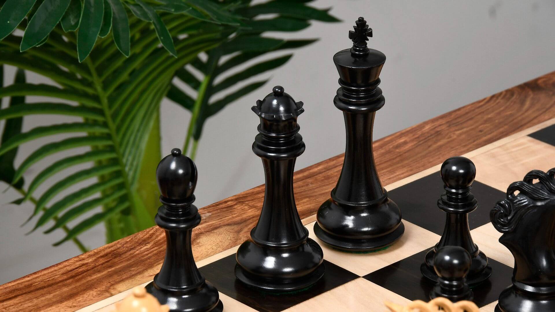 'Grand' Chess Set <br>Crafted in Ebony