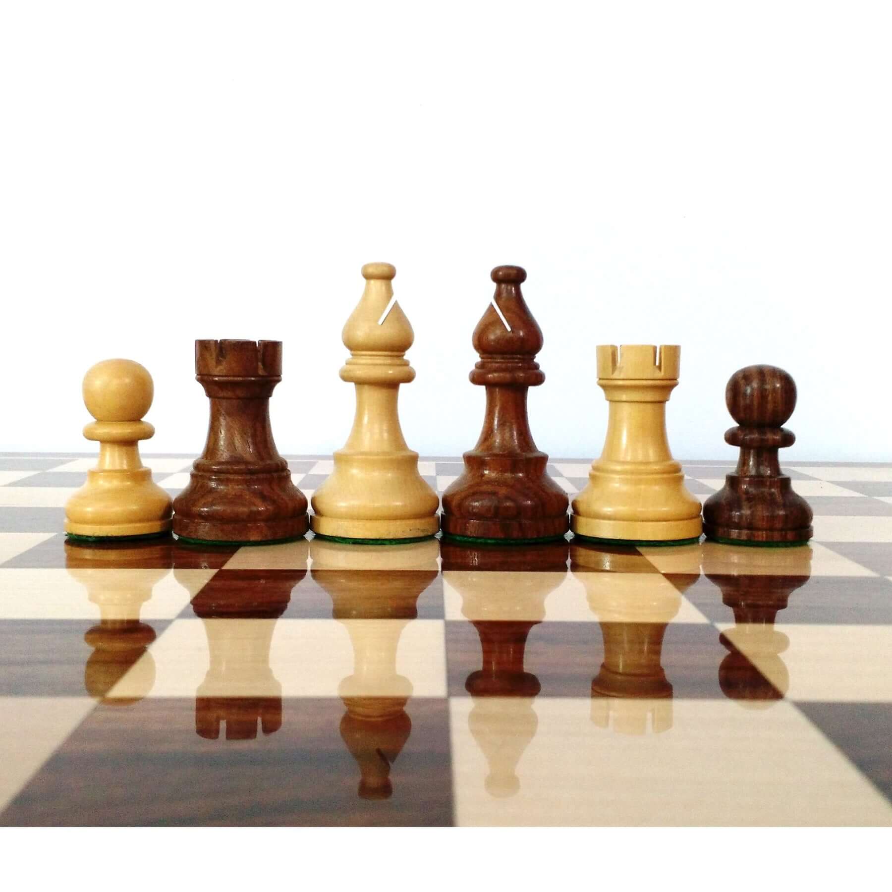 'Exquisite' Chess Pieces <br>Crafted in Acacia and Boxwood