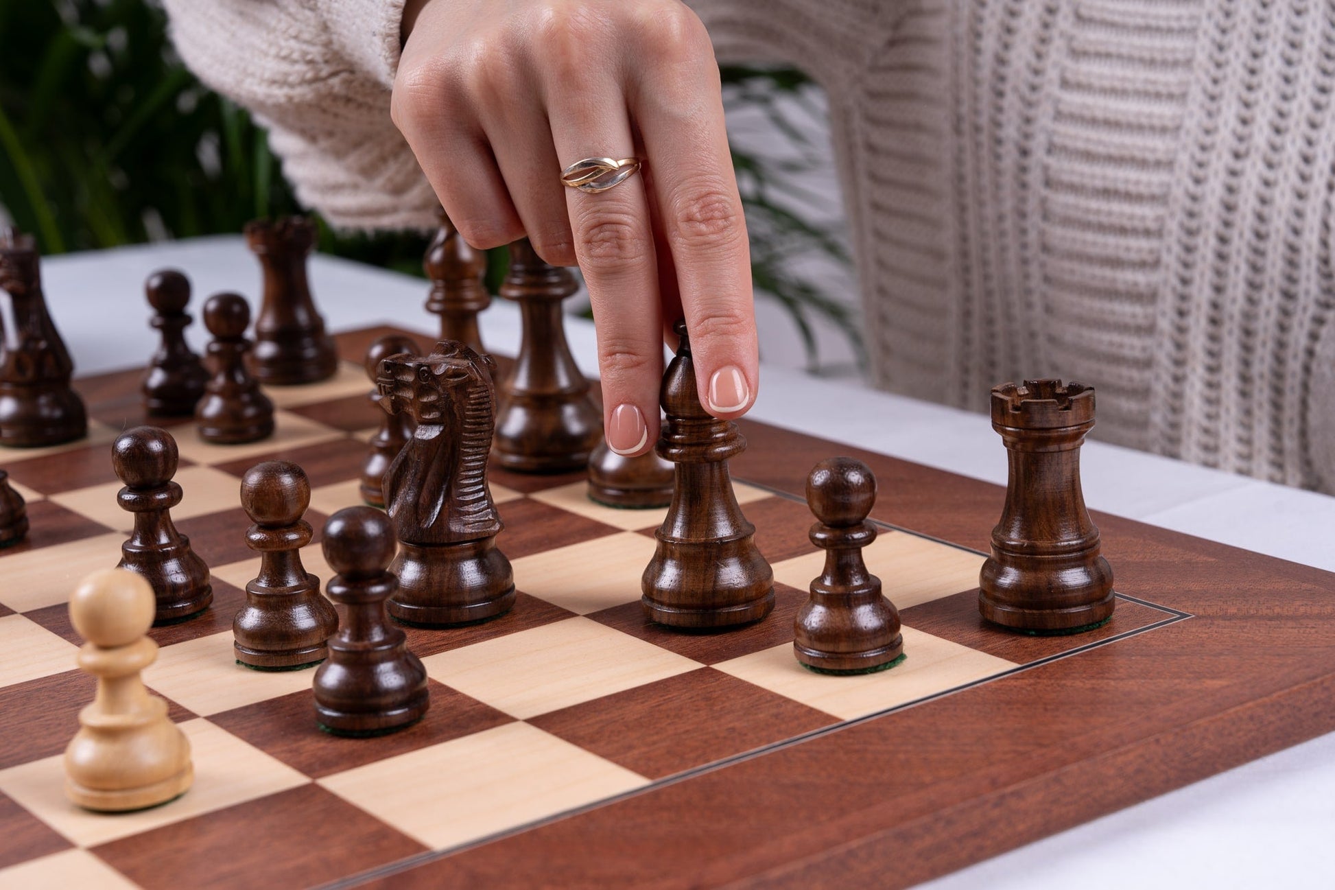 'Beams' Chess Set <br>Crafted in Mahogany and Acacia