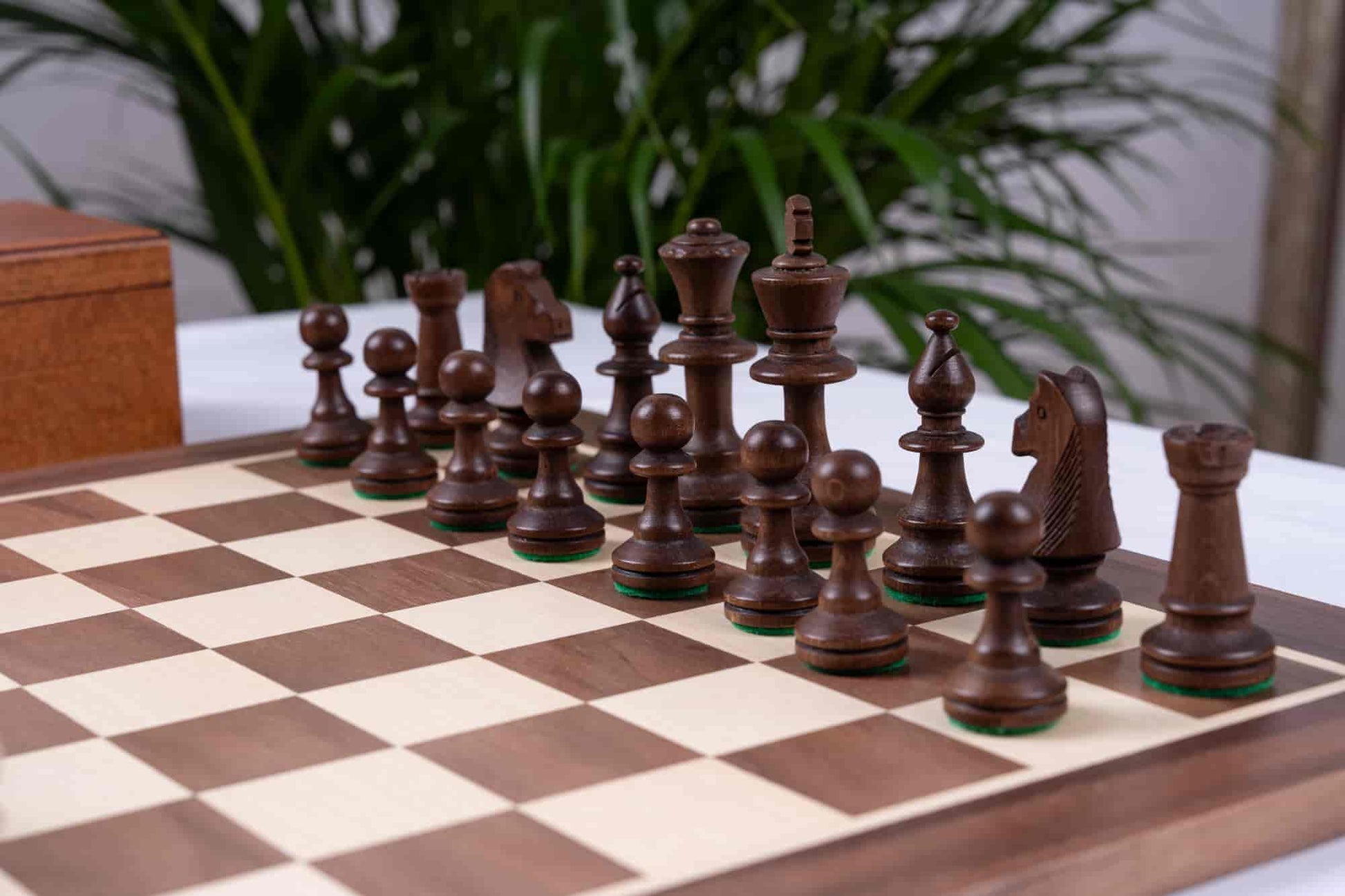 'Royal' Chess Set Crafted <br>in Maple and Walnut Wood