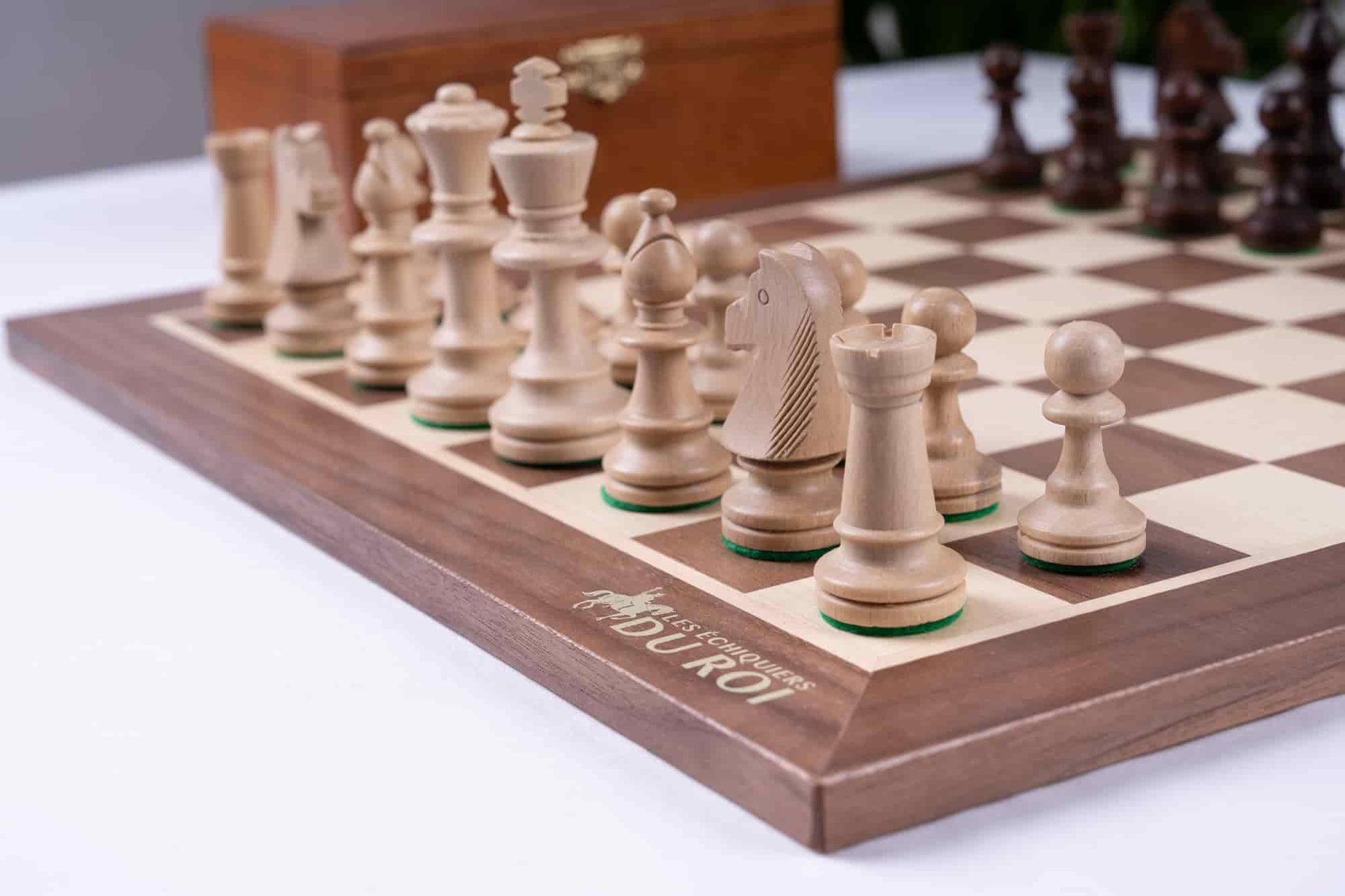 'Royal' Chess Set Crafted <br>in Maple and Walnut Wood