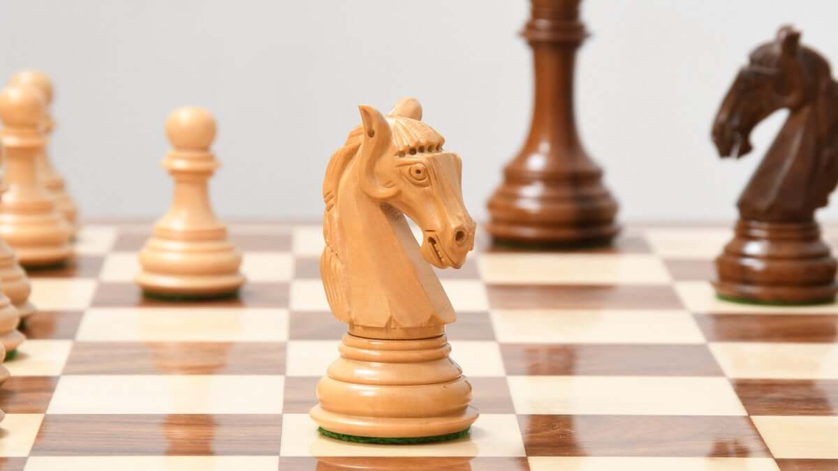 'Sovereign' Chess Pieces <br>Crafted in Acacia and Boxwood