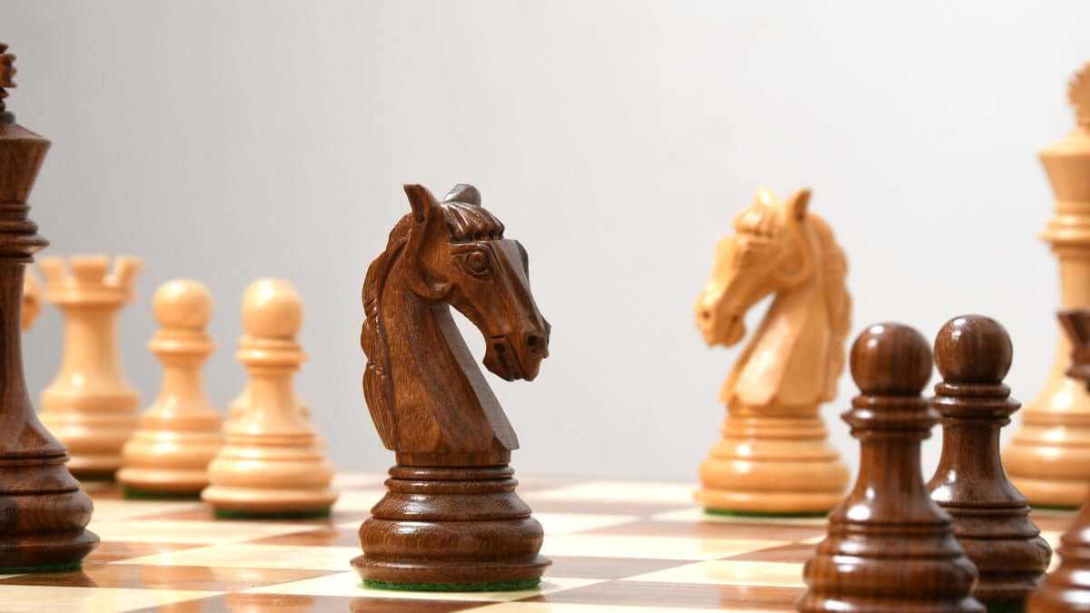 'Sovereign' Chess Pieces <br>Crafted in Acacia and Boxwood