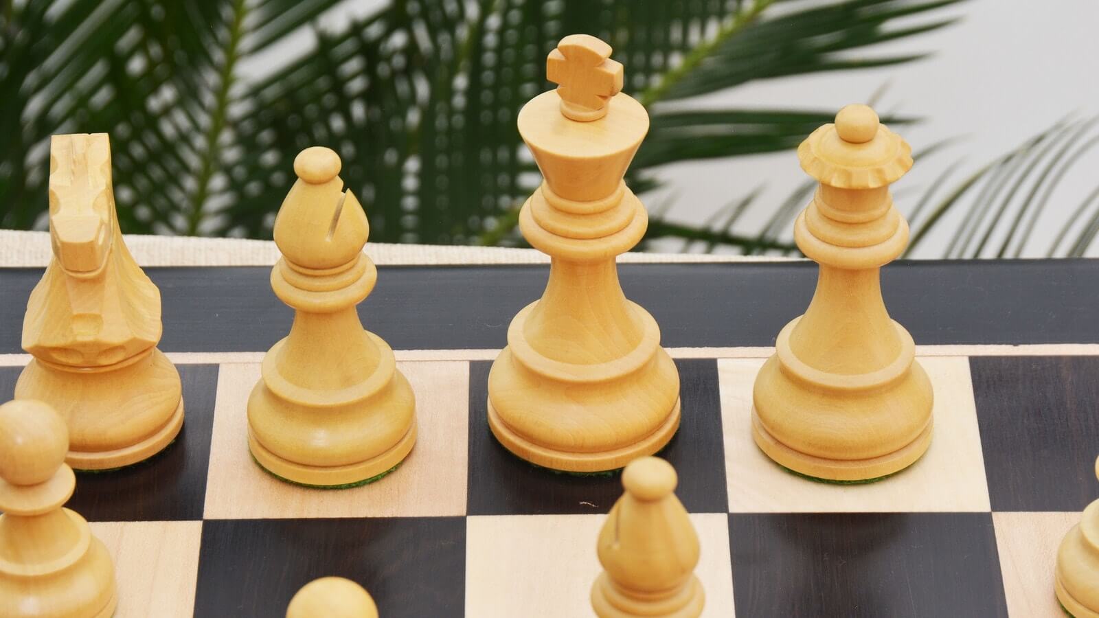 'Nobility' Chess Pieces Crafted <br>in Ebonized and Natural Boxwood