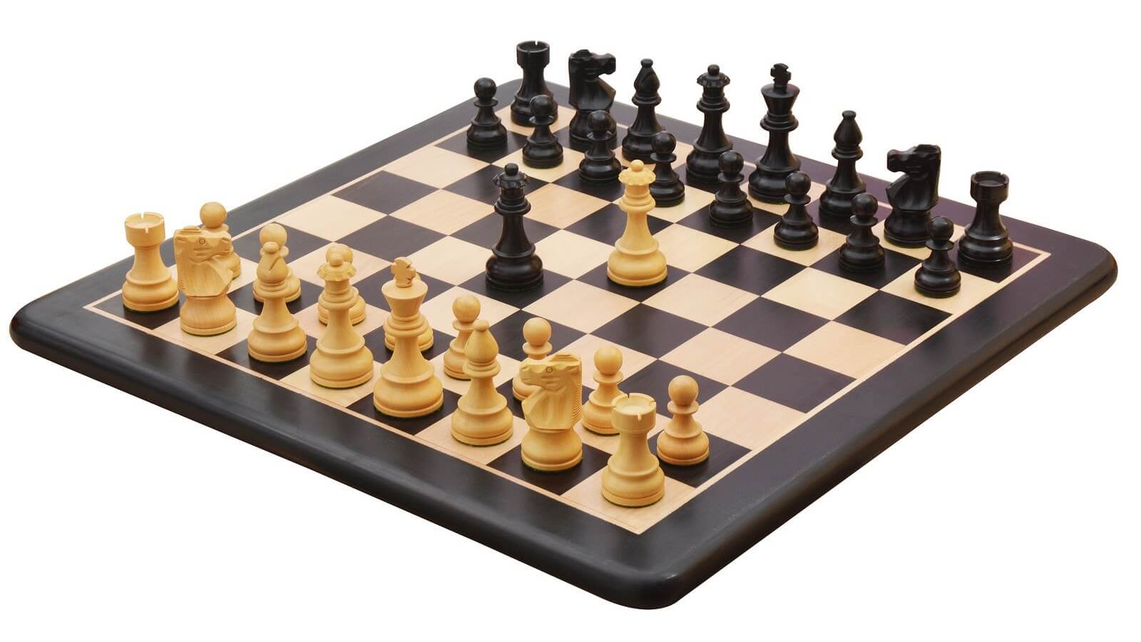 'Nobility' Chess Pieces Crafted <br>in Ebonized and Natural Boxwood