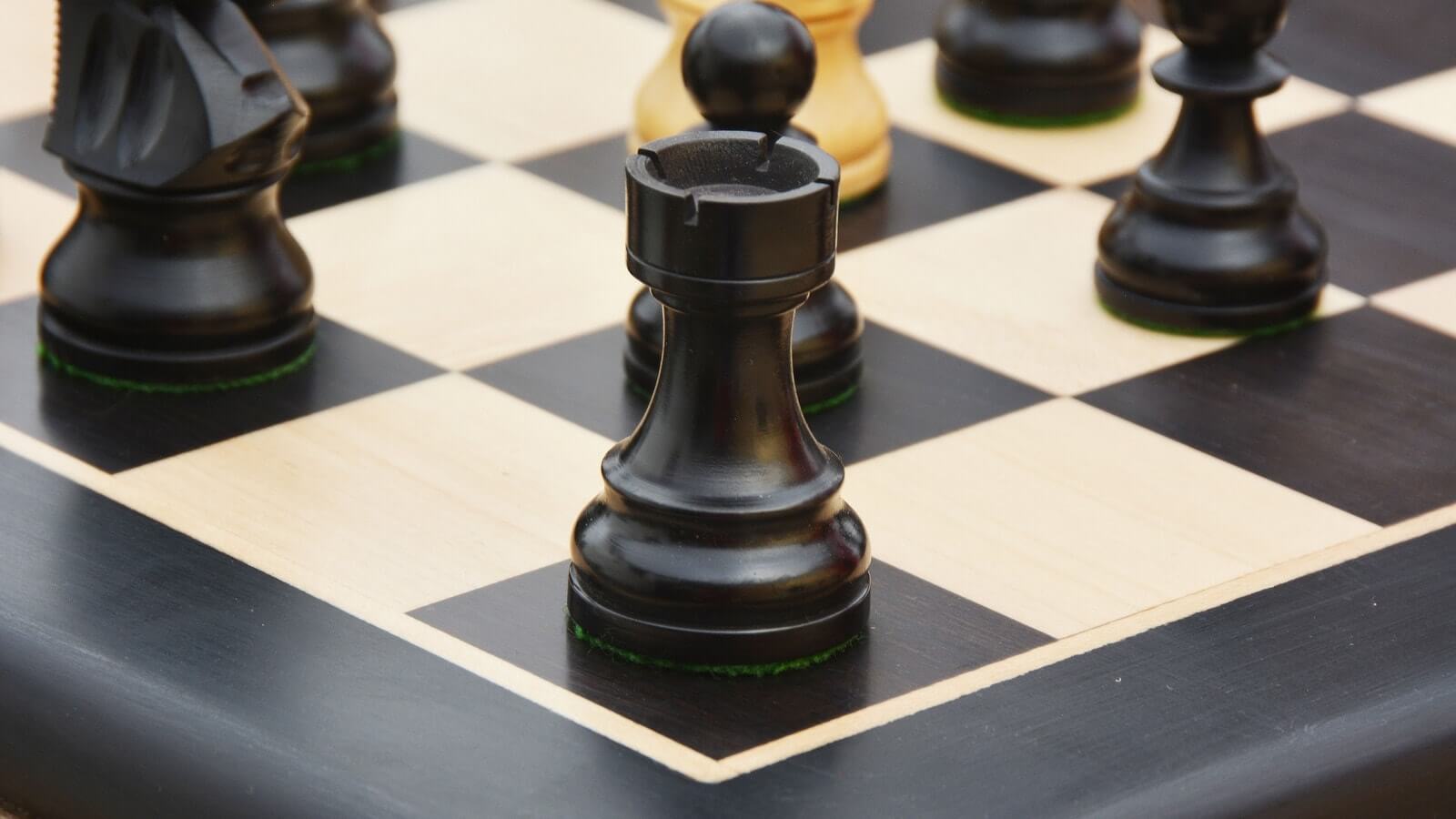 'Nobility' Chess Pieces Crafted <br>in Ebonized and Natural Boxwood